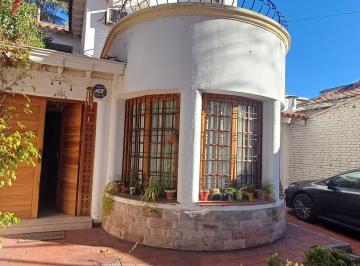 Casa · 196m² · 8 Ambientes · 1 Cochera · Venta Casa de Diseño Unico Ciudad de Mendoza