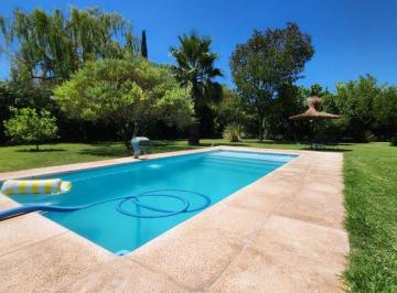 Casa · 151m² · 4 Ambientes · 2 Cocheras · Venta Bella Casa con Gran Parque en Lunlunta Maipú