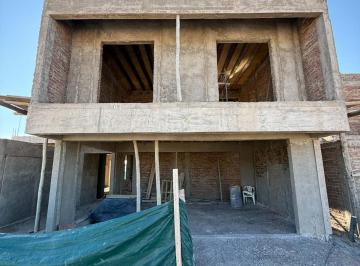 Casa · 168m² · 3 Ambientes · 2 Cocheras · Casa en Pozo 3 Dorm. B° Privado Las Retamas