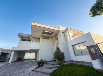 Casa · 380m² · 5 Ambientes · 2 Cocheras · Venta Casa B° Privado La Barraca Guaymallén