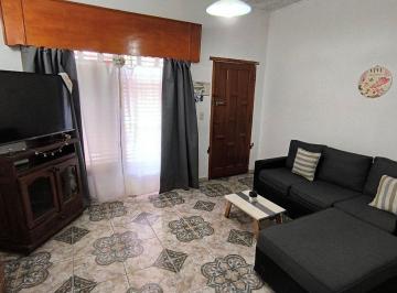 Casa · 120m² · 3 Ambientes · 1 Cochera · Casa 3 Amb. Salida a Dos Calles, Jardin y Quincho