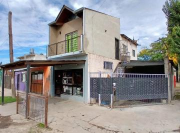 Casa · 73m² · 4 Ambientes · 1 Cochera · Casa 4 Amb Local Comercial + Estructura 3 Locales