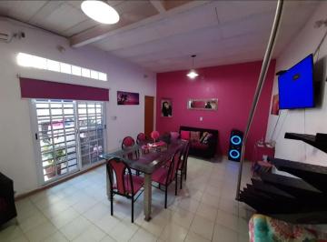 Casa · 70m² · 3 Ambientes · 1 Cochera · Casa 3 Ambientes Sobre Lote de 322 m²