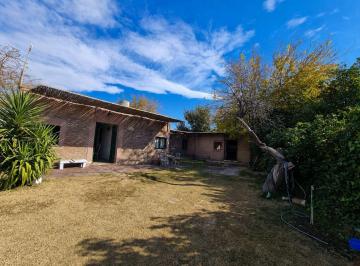 Casa · 174m² · 9 Ambientes · 1 Cochera · 3 Casas Sobre Terreno de 647 m². Rivadavia Sur