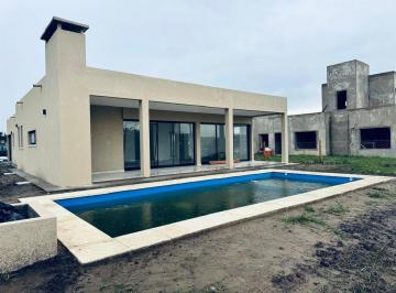 Casa · 140m² · 4 Ambientes · Casa en Construccion Barrio El Ensueño 200 m