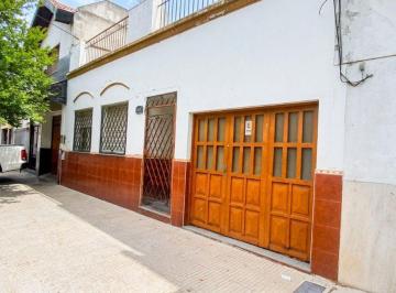 Casa · 155m² · 4 Ambientes · 1 Cochera · Lote 255 m 4 Ambientes Cochera Patio Parque