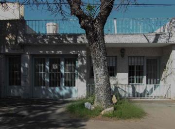 Casa · 84m² · 3 Ambientes · 1 Cochera · Casa en Venta Dos Dorm. Cochera