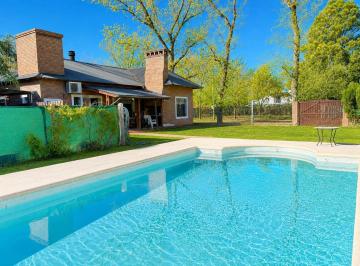 Casa · 137m² · 3 Ambientes · Venta Casa Jardín y Pileta, Funes