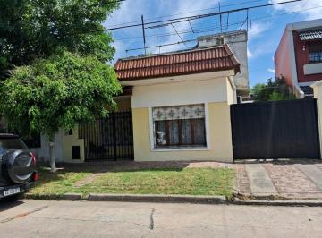 Casa · 93m² · 4 Ambientes · En Venta Casa 4 Amb en V. Luzuriaga