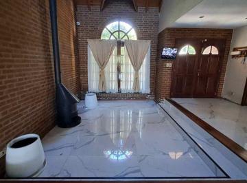 Casa · 244m² · 4 Ambientes · 2 Cocheras · Venta Casa 4 Ambientes con Jardín Quincho y Pileta