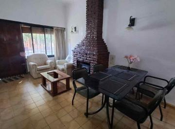 Casa · 43m² · 3 Ambientes · 1 Cochera · Venta Casa 3 Ambientes con Terraza en Avellaneda