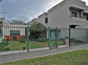 Casa · 130m² · 4 Ambientes · 2 Cocheras · Venta Casa con Fondo Jardin y Cochera Berazategui