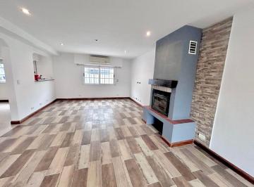 PH · 230m² · 6 Ambientes · 1 Cochera · Venta PH 6amb - Patio - Cochera - V. del Parque