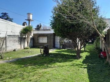 Casa · 70m² · 3 Ambientes · 2 Cocheras · Casa 3 Amb en Venta con Jardin en Longchamps