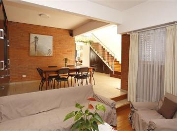 Casa · 356m² · 5 Ambientes · 2 Cocheras · Venta Casa 5 Amb Lote / Prop San Justo
