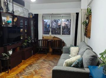 Departamento · 61m² · 4 Ambientes · 4 Amb. Balcón. Luminoso! Flores Subte Tren