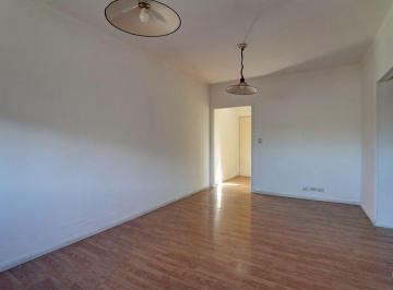 Departamento · 48m² · 3 Ambientes · Venta Depto 3 Amb Luminoso Pompeya Apto Credito