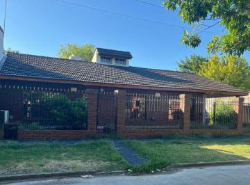 Casa · 116m² · 5 Ambientes · 2 Cocheras · Venta Casa 5 Amb 650 m² Villa Tesei Hurlingham