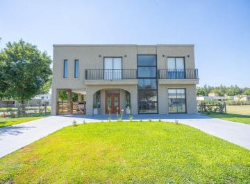 Casa · 250m² · 5 Ambientes · Venta Casa Barrio Privado Prados del Oeste