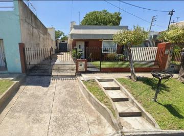 Casa · 126m² · 3 Ambientes · 5 Cocheras · Venta Casa, Jardin y Galpon - 126 m Cub / 300 m Lote