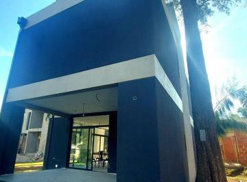 Casa · 116m² · 4 Ambientes · 2 Cocheras · Casa 4 Ambientes Venta Moreno Financiacion Directa