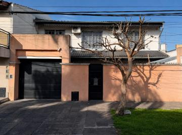 Casa · 255m² · 4 Ambientes · 1 Cochera · Venta Casa 5 Ambientes Cochera Quincho Apcredito