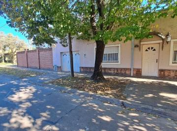 Casa · 125m² · 4 Ambientes · 1 Cochera · Venta Casa 5 Ambientes Cochera Jardin Monte Grande