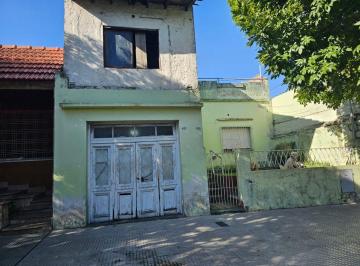 Casa · 150m² · 4 Ambientes · 1 Cochera · Venta Casa Lote Propio a Reciclar Villa Lugano