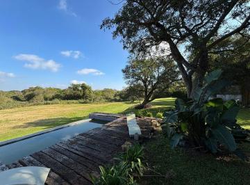 Casa · 144m² · 4 Ambientes · 1 Cochera · Hermosa Casa Moderna en Country Ubajay