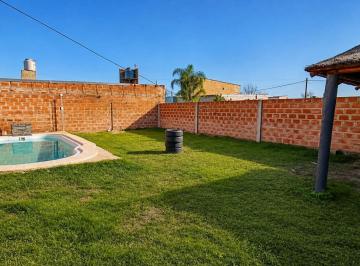 Casa · 63m² · 2 Ambientes · 1 Cochera · Alquiler Casa 1 Dormitorio con Patio y Pileta