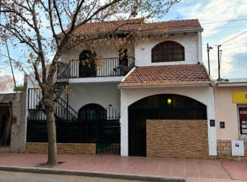 Casa · 260m² · 6 Ambientes · Casa en Venta Ideal Para Inversión