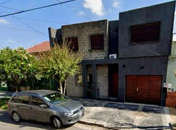 Casa · 227m² · 5 Ambientes · 1 Cochera · Venta Hermosa Casa - Dos Plantas - Villa Luzuriaga