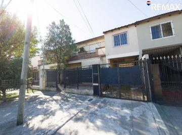 Casa · 120m² · 8 Ambientes · 1 Cochera · Vivienda Multifamiliar Ciud. Evita 3 Departamentos