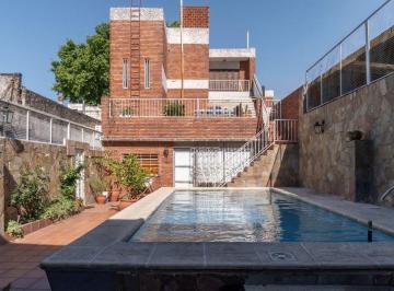 Casa · 286m² · 6 Ambientes · 1 Cochera · Casa en Venta 4 Dorm. Barrio Cura