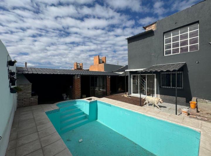 Casa · 130m² · 6 Ambientes · 2 Cocheras