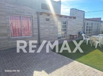 Casa · 214m² · 8 Ambientes · 1 Cochera · Venta Complejo. Casa + Dpto + Monoambiente. Las Grutas