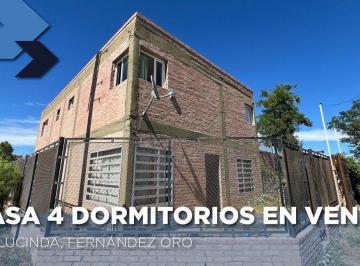 Casa · 187m² · 6 Ambientes · 2 Cocheras · Venta de Casa 4 Dorm. en Fernandez Oro