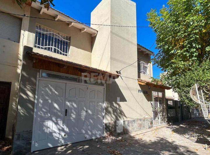 Casa · 160m² · 7 Ambientes · 1 Cochera