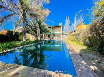 Casa · 250m² · 4 Ambientes · 2 Cocheras · Casa en Venta en City Bell