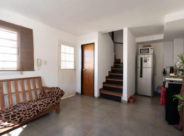 Casa · 58m² · 3 Ambientes · Dúplex con Patio en Venta La Plata
