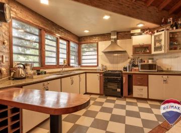 Casa · 238m² · 5 Ambientes · 2 Cocheras · Casa en Venta en City Bell