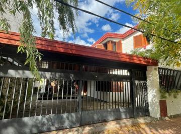 Casa · 240m² · 7 Ambientes · 2 Cocheras · Casa a La Venta en La Plata