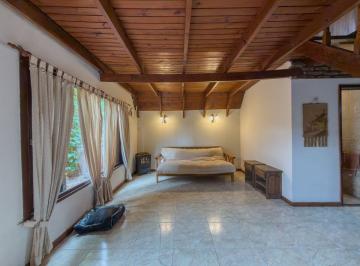 Casa · 140m² · 4 Ambientes · 1 Cochera · Casa en Venta en Los Hornos