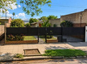 Casa · 210m² · 3 Ambientes · 3 Cocheras · Casa 3 Ambientes con Quincho y Cochera Berazategui
