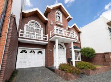 Casa · 270m² · 5 Ambientes · 2 Cocheras · Venta Casa Quilmes Oeste 3 Plantas 5 Ambientes