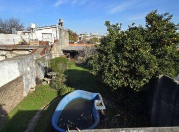 Casa · 90m² · 3 Ambientes · 1 Cochera · Venta Casa con Local, Pileta y Gran Terreno