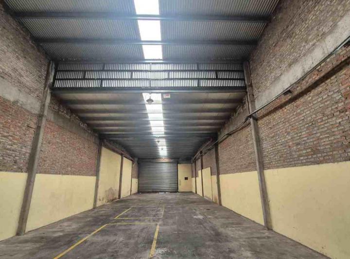 Bodega-Galpón · 702m²