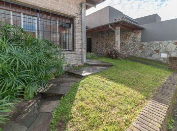 Casa · 135m² · 4 Ambientes · 1 Cochera · Chalet 4 Ambientes con Jardín en Olivos Golf