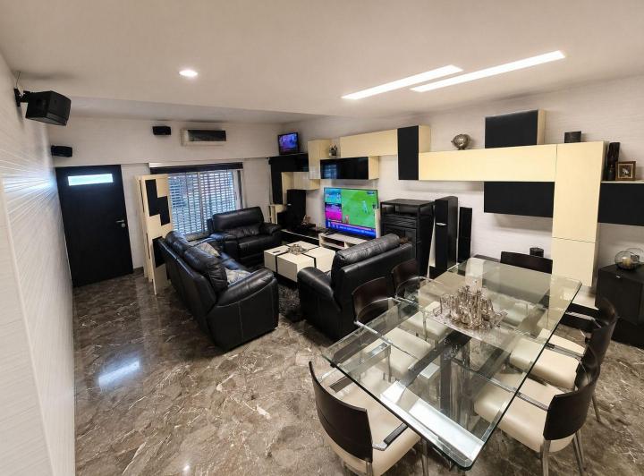 Casa · 251m² · 4 Ambientes · 1 Cochera