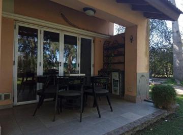Casa · 59m² · 3 Ambientes · 2 Cocheras · Casa en Venta 3 Amb Barrio Cardenal del Monte!